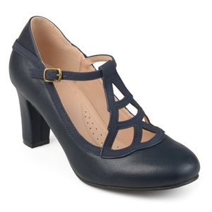 Brand new journee collection Nile heels in navy.